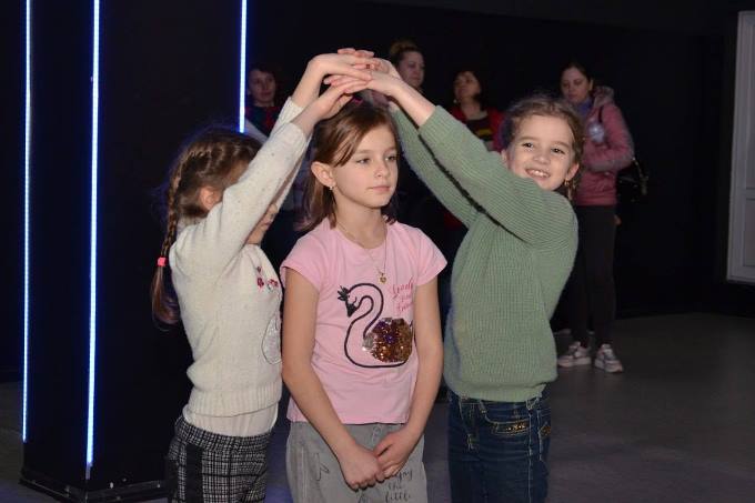 У Харкові пройшов майстер-клас з танцю K-pop для дітей з багатодітних сімей